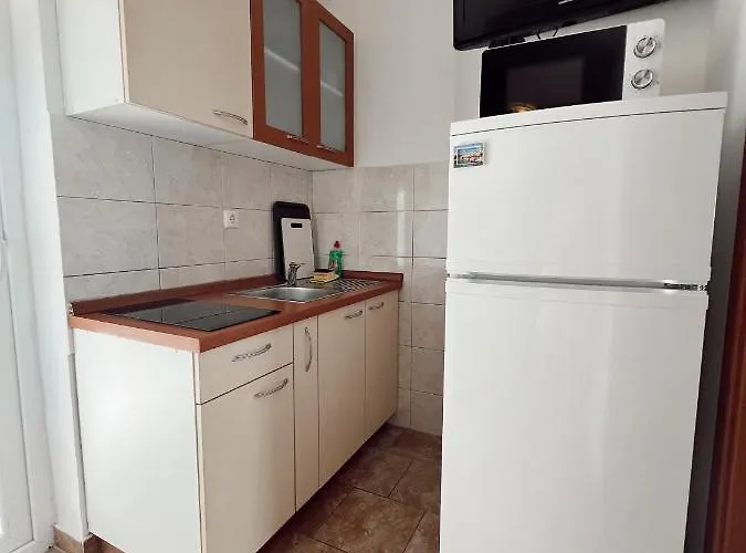 Buljanovic 3* Pag Town