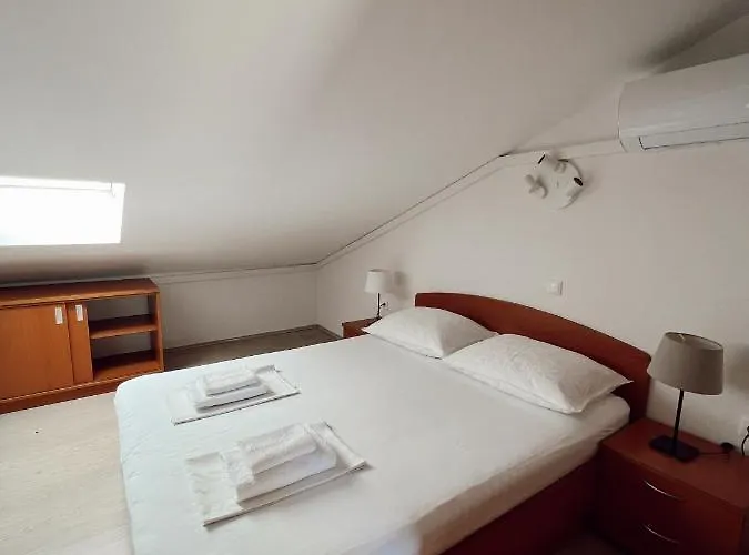 Buljanovic Pensionat Pag Town