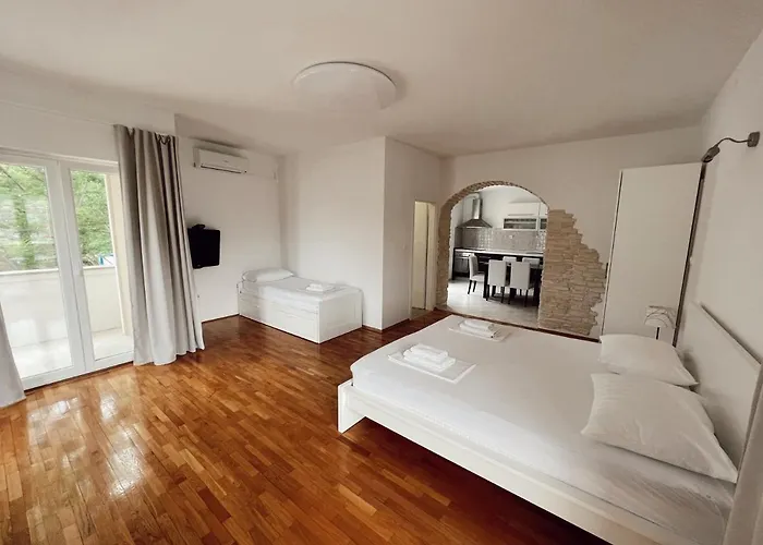 Πανσιόν Buljanovic Pag Town