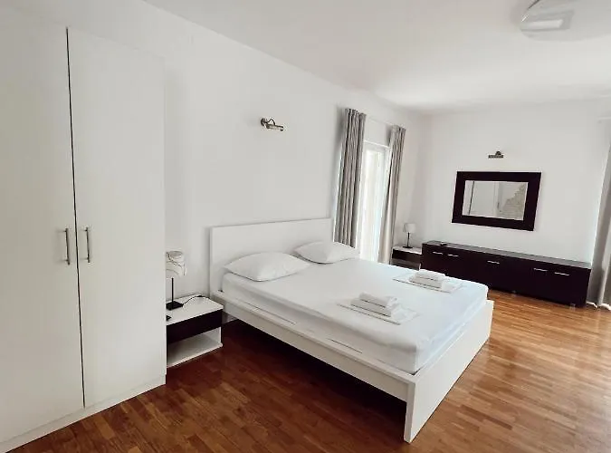 Buljanovic 3* Pag Town