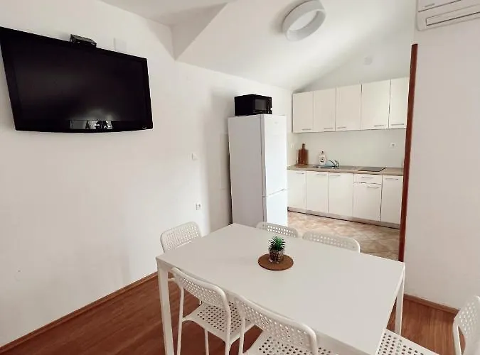 Buljanovic Πανσιόν