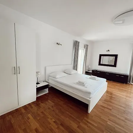 Buljanovic 3* Pag Town